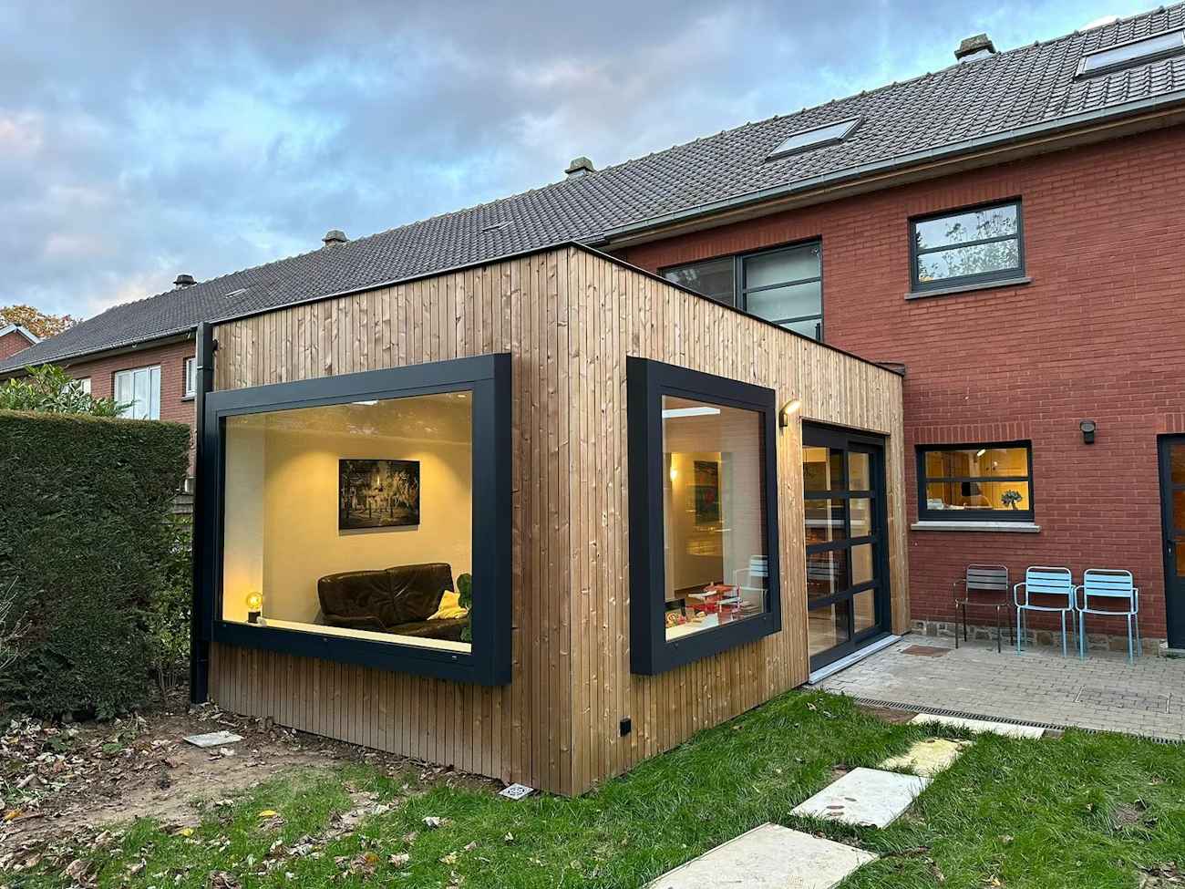 extension de maison en bois attenante à la maison