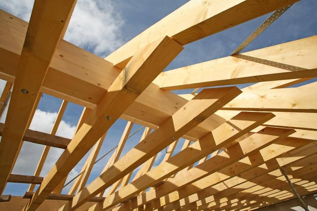 Pose d'une charpente en bois